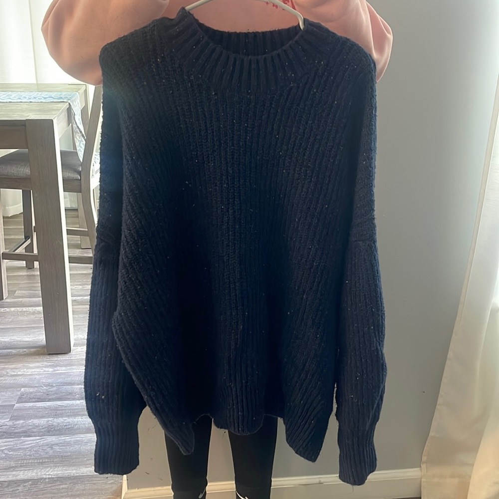 A navy colored mock neck sweater.  Size XXL from Old Navy.